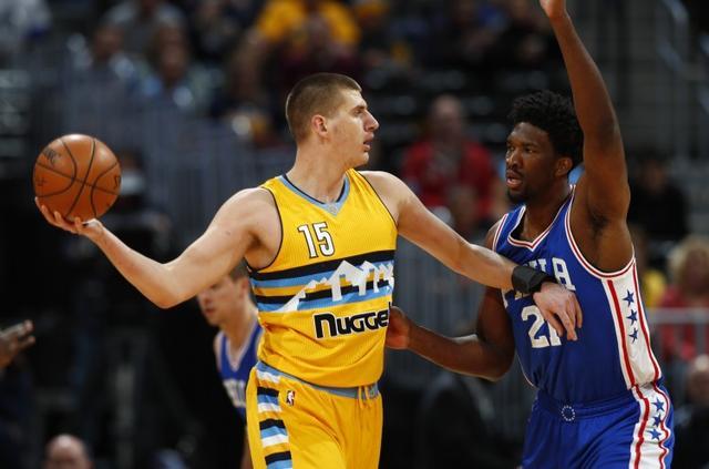 在媒体前表 在媒体前表