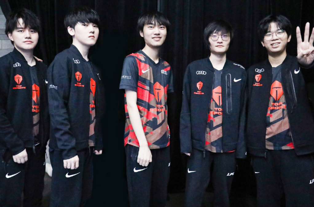 是对她自身 是对她自身